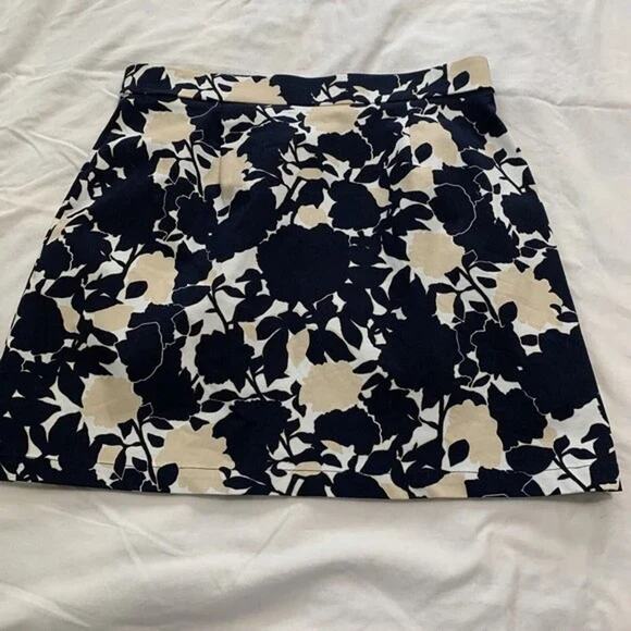Rafaella Navy Blue Floral Pull-on Comfort Stretchy Skort Skirt Side Slits Sz M - Picture 4 of 9